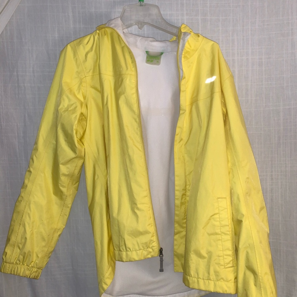 Koppen yellow rain jacket